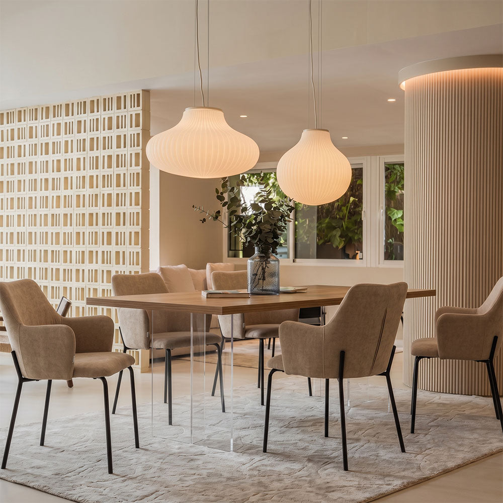 Rachele – Poltroncina in tessuto con gambe in metallo