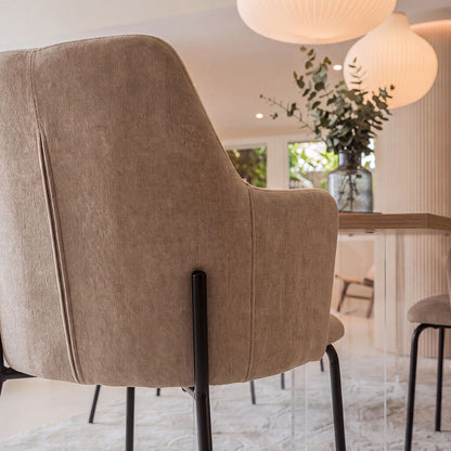 Rachele – Poltroncina in tessuto con gambe in metallo