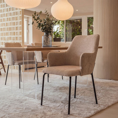 Rachele – Poltroncina in tessuto con gambe in metallo